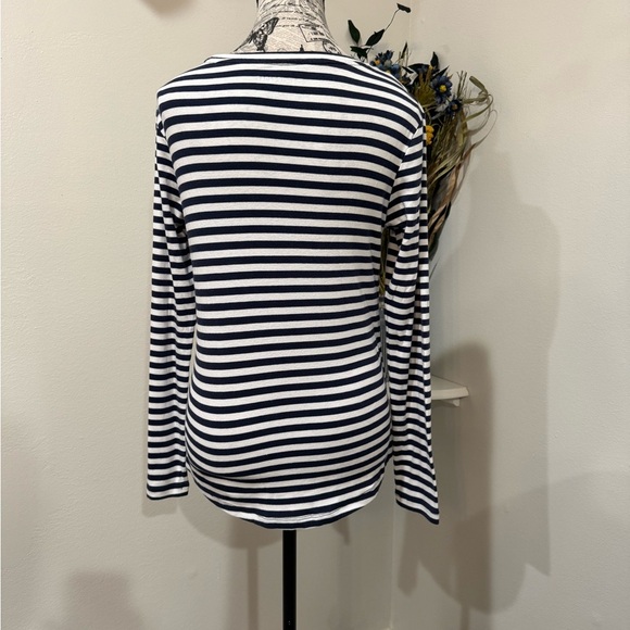 Eddie Bauer Striped Navy and White Long Sleeve Top size Medium - Picture 3 of 7
